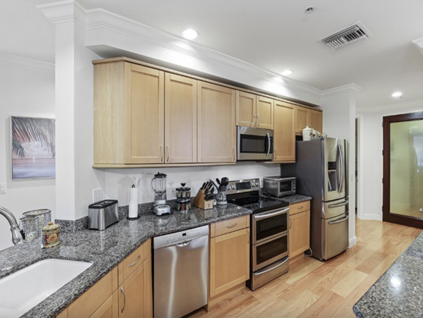 Three Bedroom Condo Sleeps 6 with Partial Gulf Views